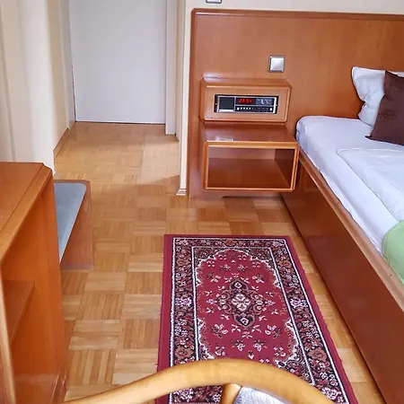 Zum Hauschen-domblick-messe-hotel 호텔